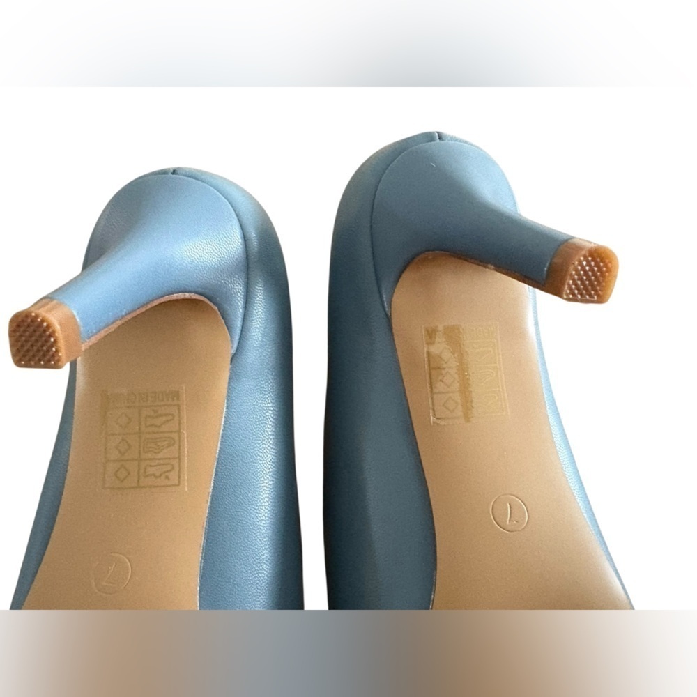 Journee Collection Pointed-Toe Blue Mary Jane Heels - Picture 10 of 11